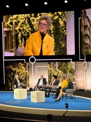 Nobel laureates, scientists & experts discussing global issues at the Nobel Dialogue Day. Nobel laureates, scientists & experts discussing global issues at the Nobel Dialogue Day.